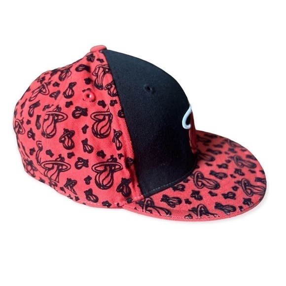 Adidas Miami Heat Fitted Wool Red & Black Flat Cap, Size 7 5/8 - Picture 3 of 10